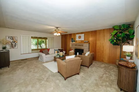 Living - 1065 Union Rd, Manteca, CA 95337 photo 2 of 11