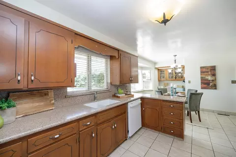 Kitchen - 1065 Union Rd, Manteca, CA 95337 photo 8 of 8