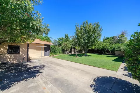 Exterior - 1065 Union Rd, Manteca, CA 95337 photo 7 of 17