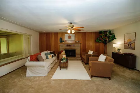 Living - 1065 Union Rd, Manteca, CA 95337 photo 3 of 11