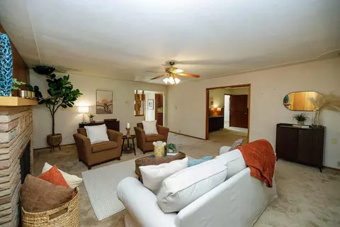 Living - 1065 Union Rd, Manteca, CA 95337 photo 6 of 11