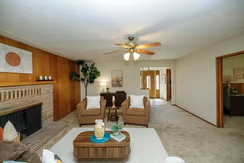 Living - 1065 Union Rd, Manteca, CA 95337 photo 5 of 11