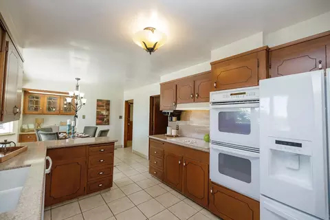 Kitchen - 1065 Union Rd, Manteca, CA 95337 photo 7 of 8