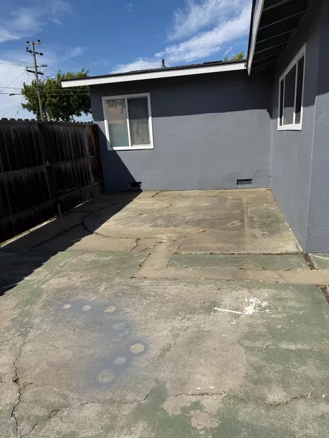 Exterior - 5582 Jonathan Dr, Newark, CA 94560 photo 4 of 5