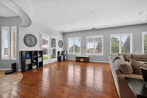 Living - 9899 Trailhead Ct, Wilton, CA 95693 photo 2 of 5