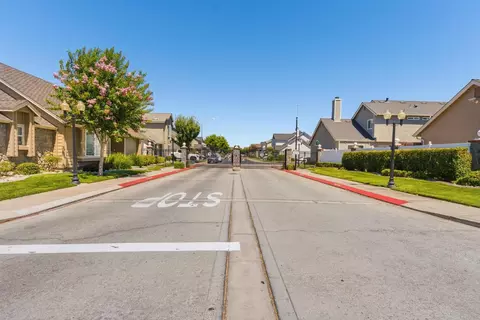 2100 Cobblestone Mnr, Modesto, CA 95355 photo 4