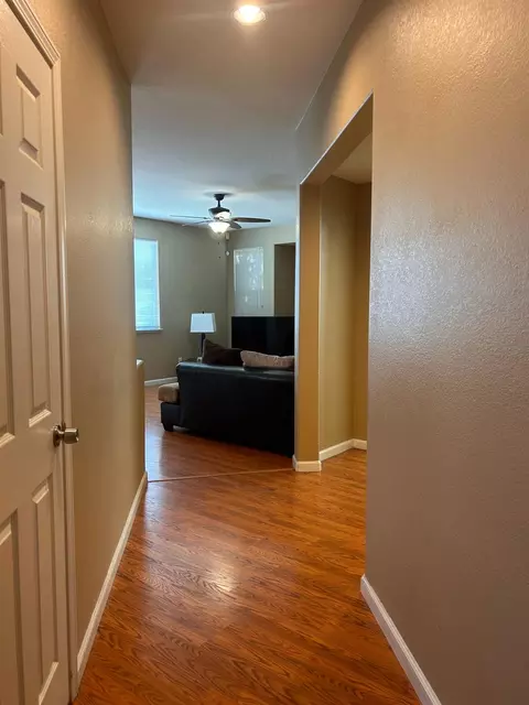 Entry Way - 3308 Yerington Ct, Modesto, CA 95355 photo 2 of 8