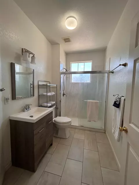 Bath - 3308 Yerington Ct, Modesto, CA 95355 photo 3 of 5