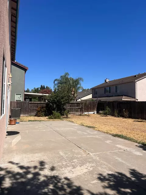 Exterior - 3308 Yerington Ct, Modesto, CA 95355 photo 5 of 7