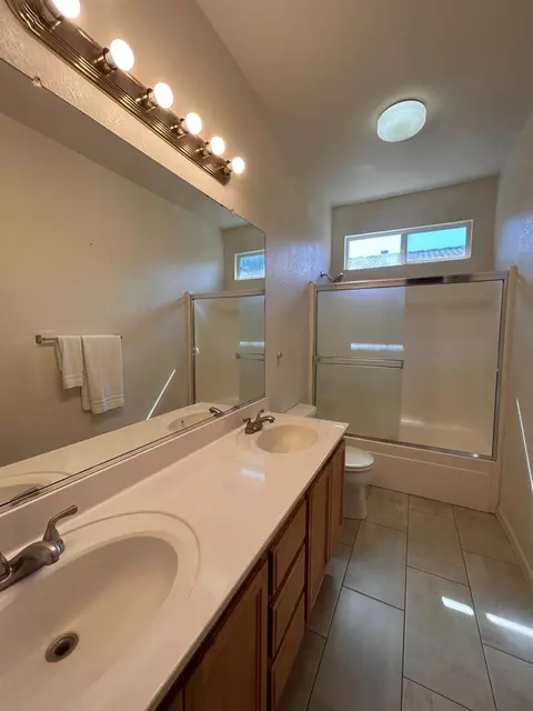 Bath - 3308 Yerington Ct, Modesto, CA 95355 photo 4 of 5