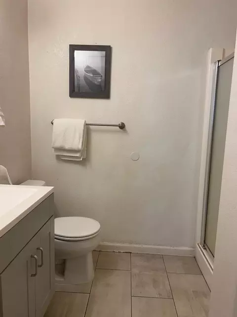 Bath - 3308 Yerington Ct, Modesto, CA 95355 photo 1 of 5
