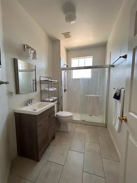 Bath - 3308 Yerington Ct, Modesto, CA 95355 photo 2 of 5