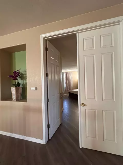 Entry Way - 3308 Yerington Ct, Modesto, CA 95355 photo 7 of 8