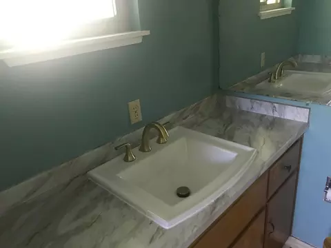 Bath - 159 E Hillcrest Dr, Auburn, CA 95603 photo 2 of 5