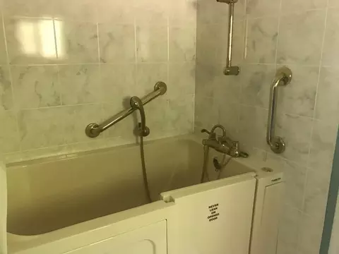 Bath - 159 E Hillcrest Dr, Auburn, CA 95603 photo 3 of 5