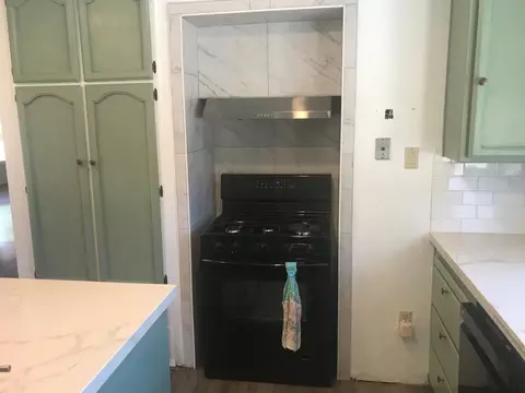 Kitchen - 159 E Hillcrest Dr, Auburn, CA 95603 photo 4 of 4
