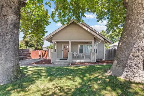 403 Davitt Ave, Oakdale, CA 95361