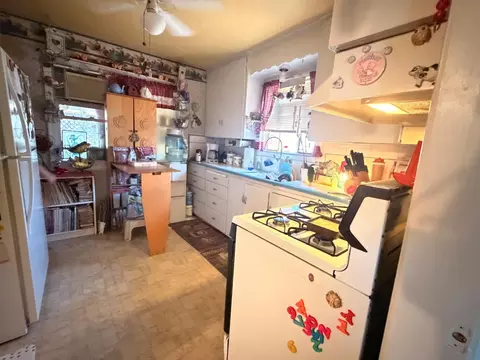 Kitchen - 340 Bothun Way, Turlock, CA 95380 photo 2 of 7