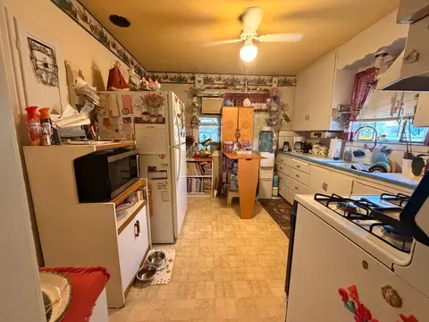 Kitchen - 340 Bothun Way, Turlock, CA 95380 photo 5 of 7