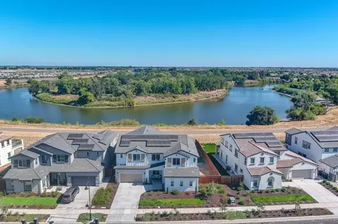 713 River Bend Dr, Lathrop, CA 95330 photo 2