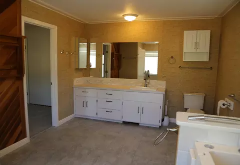 Bath - 3791 Luneman Rd, Placerville, CA 95667 photo 2 of 7