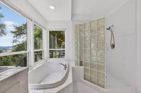 Bath - 1760 Red Fox Rd, Placerville, CA 95667 photo 3 of 7