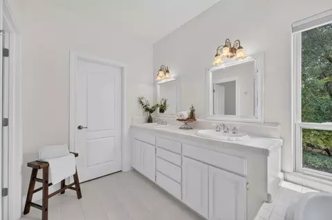 Bath - 1760 Red Fox Rd, Placerville, CA 95667 photo 4 of 7