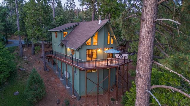 1302 Pebble Beach Way, Arnold, CA 95223