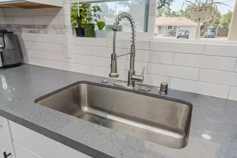 1000 Hawthorne Ave, Modesto, CA 95350 photo 8