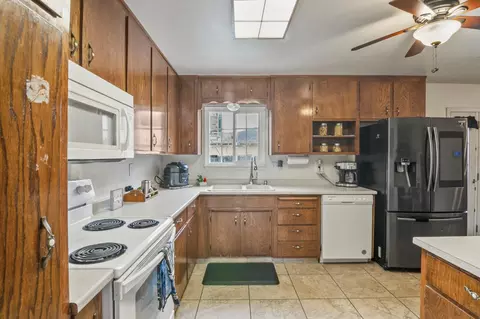 Kitchen - 1700 Chapala Way, Modesto, CA 95355 photo 1 of 5
