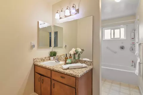 Bath - 1700 Chapala Way, Modesto, CA 95355 photo 2 of 4