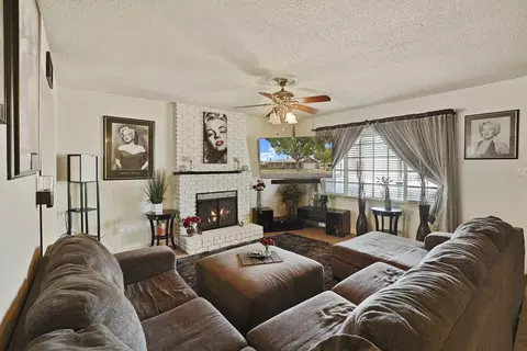 Living - 1700 Chapala Way, Modesto, CA 95355 photo 2 of 3