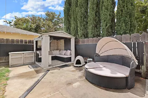 Exterior - 1700 Chapala Way, Modesto, CA 95355 photo 5 of 10