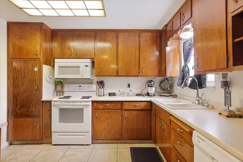 Kitchen - 1700 Chapala Way, Modesto, CA 95355 photo 8 of 8