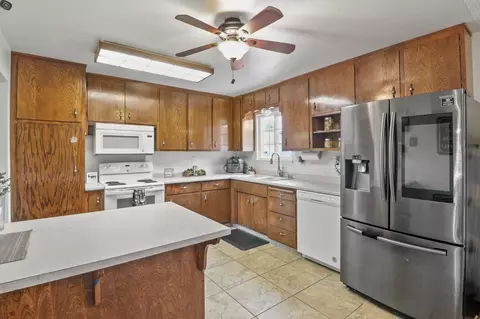 Kitchen - 1700 Chapala Way, Modesto, CA 95355 photo 4 of 5