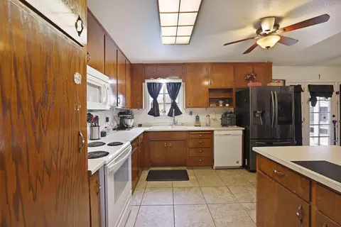Kitchen - 1700 Chapala Way, Modesto, CA 95355 photo 3 of 8