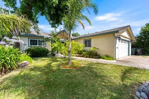 5830 Woodleigh Dr, Carmichael, CA 95608 photo 2