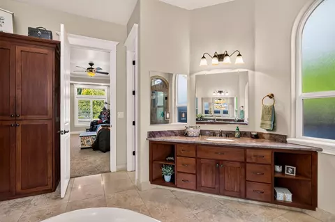 Bath - 3930 Aruba Ct, Chico, CA 95973 photo 3 of 5