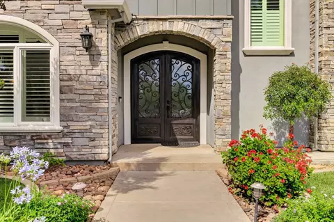 Entry Way - 3930 Aruba Ct, Chico, CA 95973 photo 1 of 4