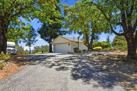21440 Meadow Oaks Ln, Colfax, CA 95713