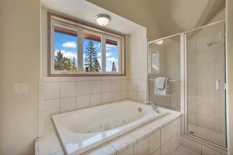 Bath - 717 Swanson Ln, Colfax, CA 95713 photo 3 of 4