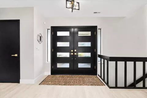 Entry Way - 770 Mulholand Dr, Ripon, CA 95366 photo 2 of 5