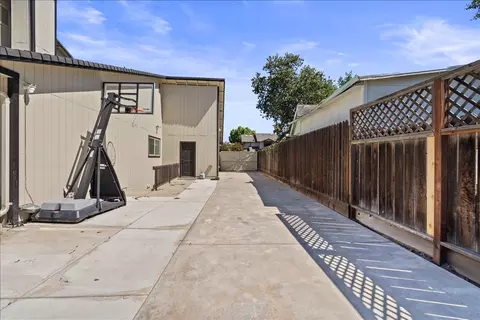 Exterior - 770 Mulholand Dr, Ripon, CA 95366 photo 2 of 10