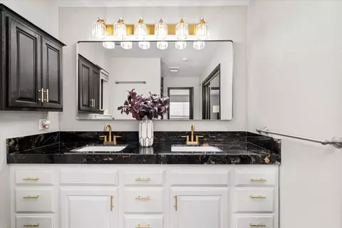 Bath - 770 Mulholand Dr, Ripon, CA 95366 photo 2 of 7