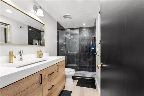 Bath - 770 Mulholand Dr, Ripon, CA 95366 photo 6 of 7