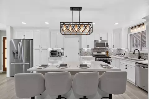 Kitchen - 2119 Debbie Ln, Lodi, CA 95242 photo 2 of 7