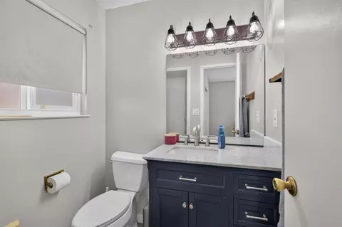 Bath - 2119 Debbie Ln, Lodi, CA 95242 photo 3 of 3
