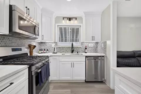 Kitchen - 2119 Debbie Ln, Lodi, CA 95242 photo 4 of 7
