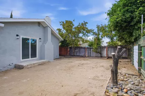 Exterior - 1396 Mitchell Ln, Manteca, CA 95336 photo 4 of 5