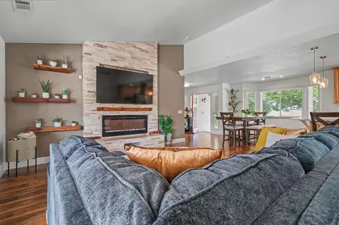Living - 1797 Hoya Ct, Copperopolis, CA 95228 photo 3 of 5